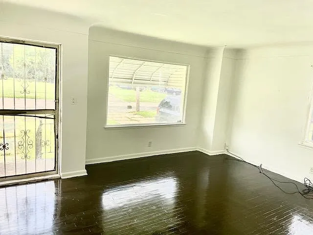 4014 Milbourne Ave — Photo 2