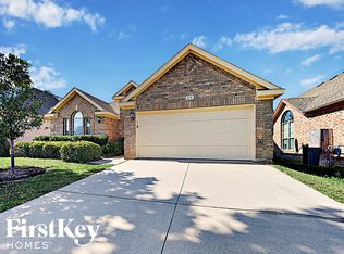 516 Pineview Ln, Fort Worth, TX 76140