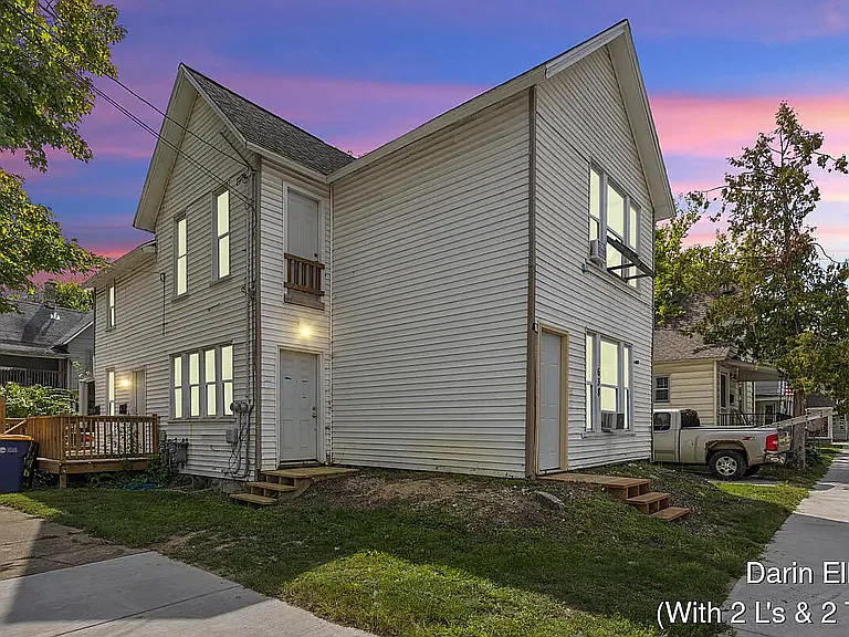 3 bed, 987 sqft, $1,395 — Photo 1
