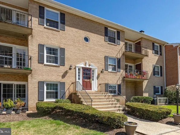 3945 Lyndhurst Dr APT 304, Fairfax, VA 22031