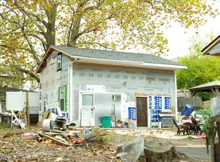 39 Wolcott Ter, Newark, NJ 07112