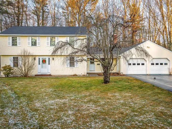 15 Gendron Lane, Kennebunk, ME 04043