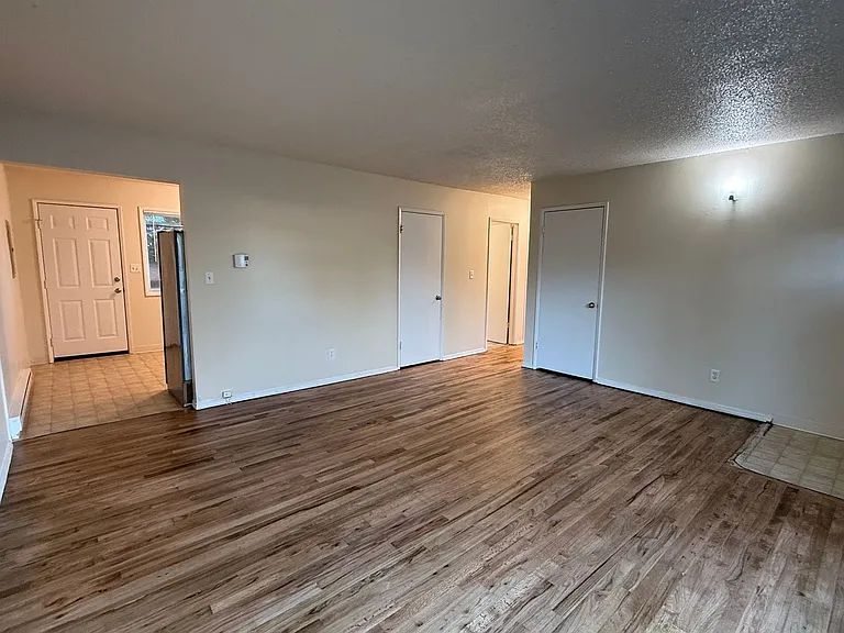 0138-01 Reed Apartments — Photo 2