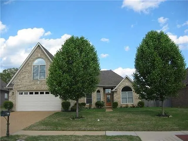 3 bed, 2.0 bath, 2440 sqft, $2,750 — Photo 1