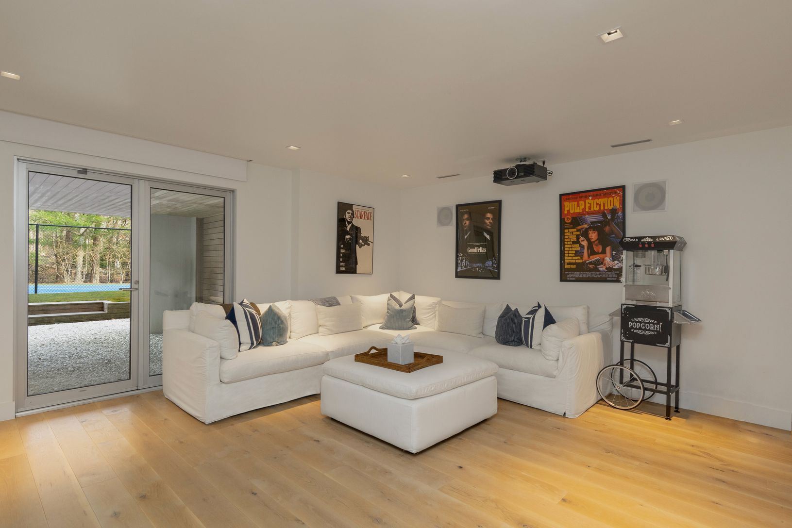  Screening Roo & Lounge 