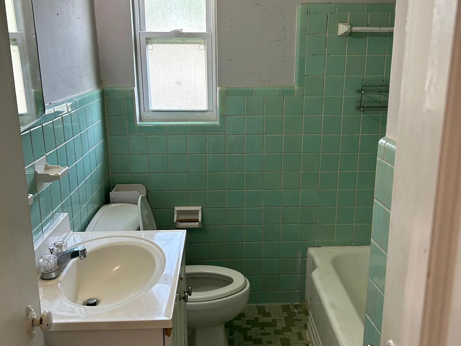 1564 Flagler Ave — Photo 2