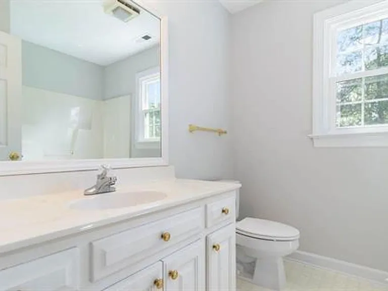 113 Ashton Ln — Photo 15