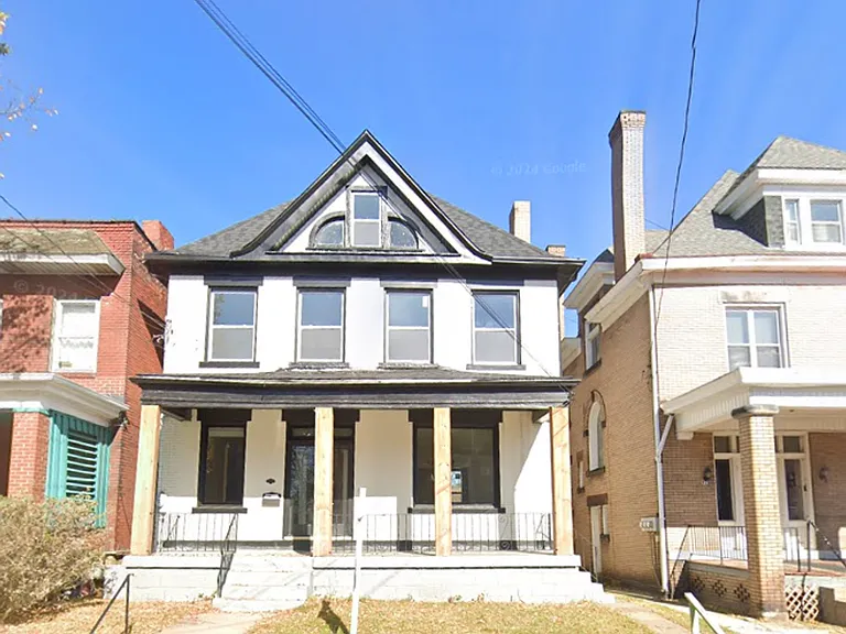 923 Adelaide St — Photo 1