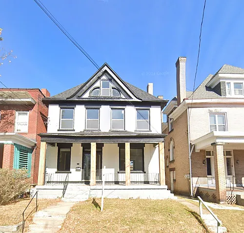 923 Adelaide St Photo 1