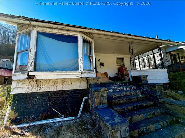 224 W 2nd Ave, Logan, WV 25601