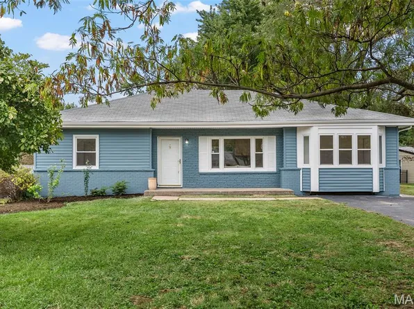 29 Highland Dr, Saint Charles, MO 63303
