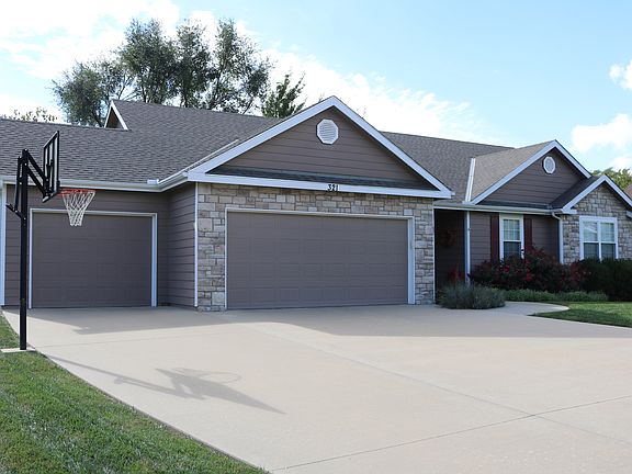 Oversized 3-car garage