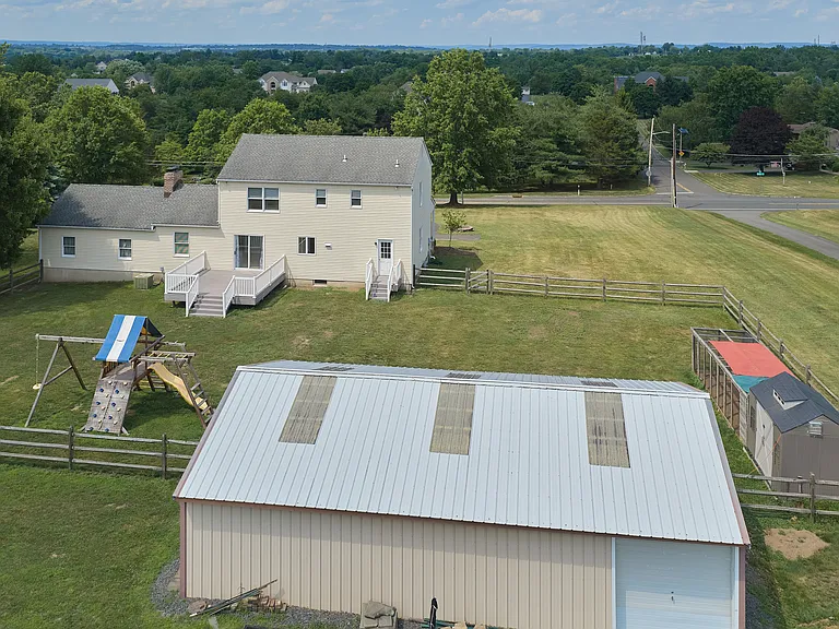 815 Clawson Ave — Photo 33