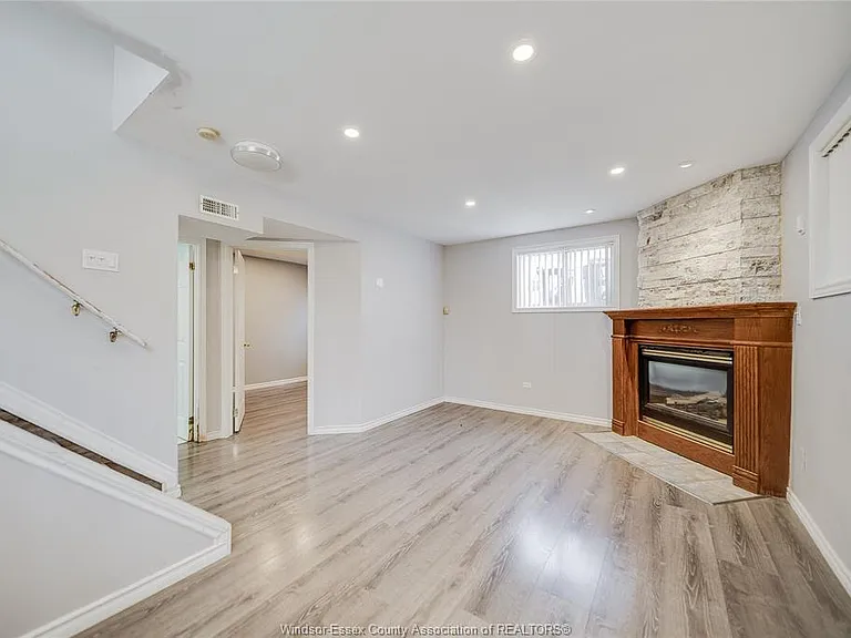 1465 Foster Ave — Photo 13