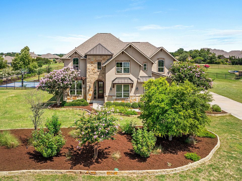 1st image of 386 Bluff Woods Dr
