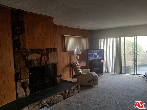 3rd image of 2500 W 81st St