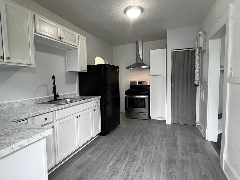 1707 Holladay St #7 — Photo 1