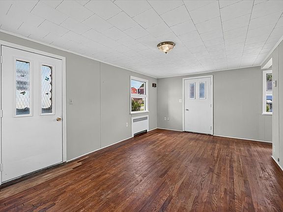 5th image of 556 Thompson Ave