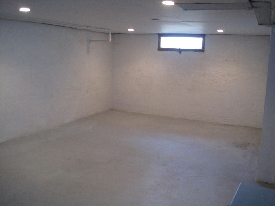 2nd image of 1512 NE 154th St