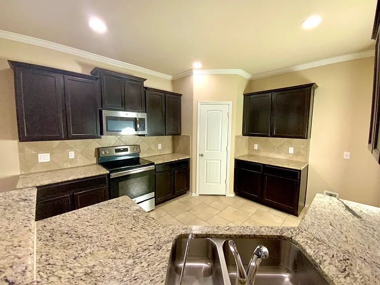 1810 Logan Trl — Photo 12