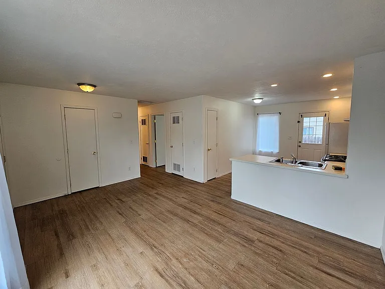 3216 E 4th Ave — Photo 9