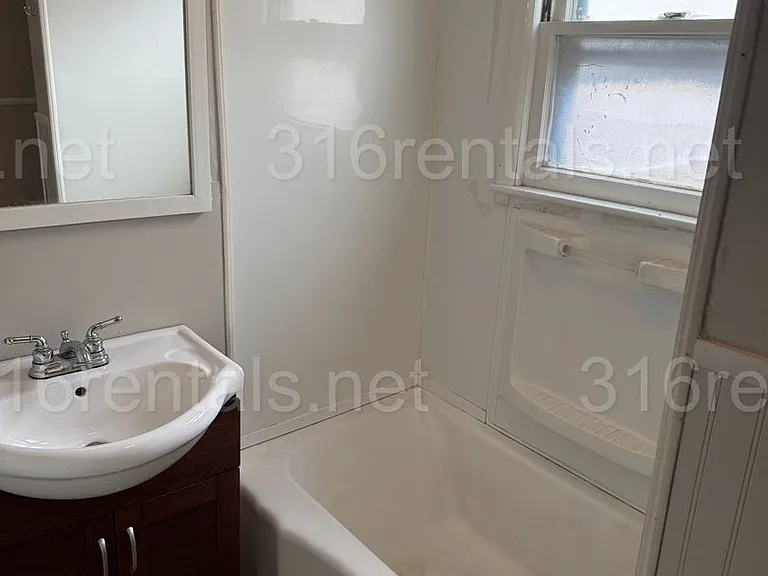 303 N Emporia St — Photo 11