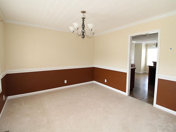 2nd image of 425 Winding Bluff Way