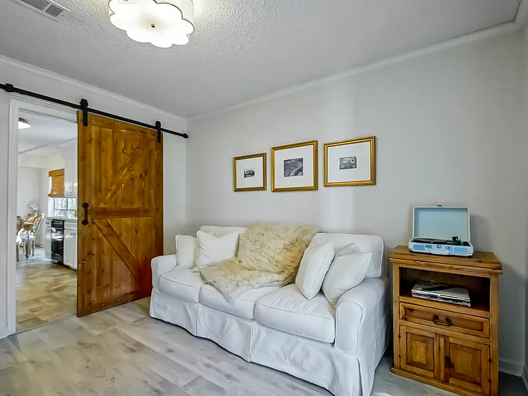 912 N Coventry Dr — Photo 13