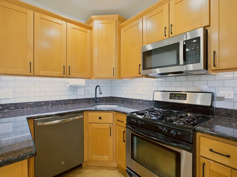 2619 N Harding Ave #3 — Photo 3