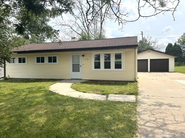 7135 West Bottsford AVENUE, Greenfield, WI 53220