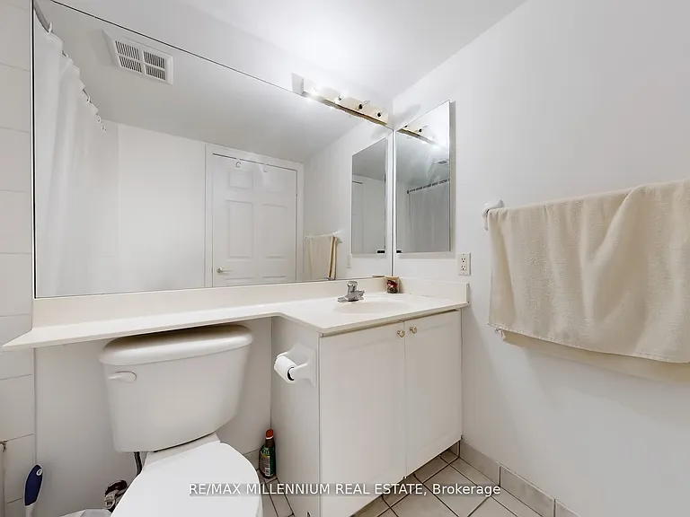25 Kingsbridge Garden Cir #423 — Photo 16