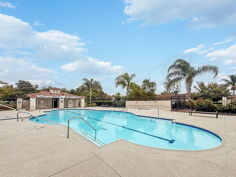 266 Oleander Dr — Photo 22