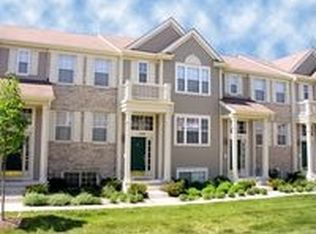 1314 Shamrock Ln, Hampshire, IL 60140
