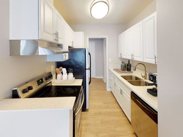 233 S La Fayette Park Pl APT 104