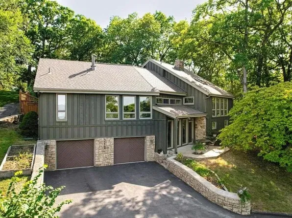 312 Lake Forest Dr, Bonner Springs, KS 66012