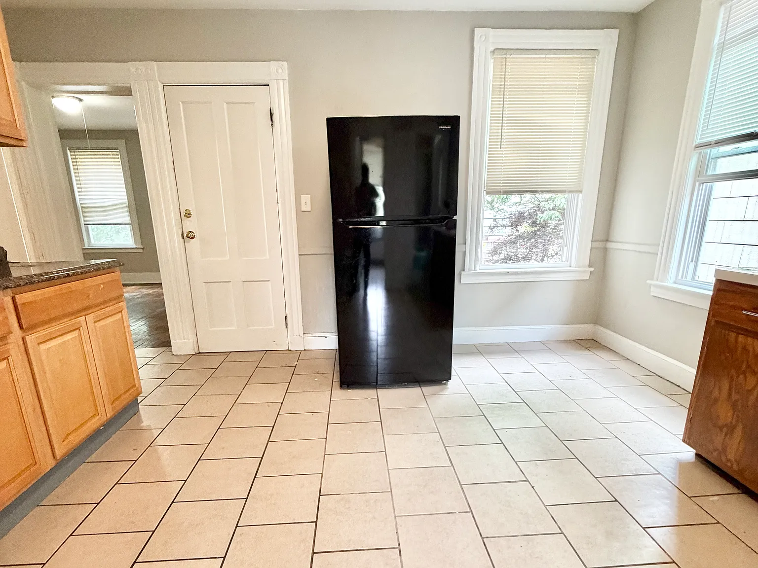 4 bed, 1350 sqft, $2,150 — Photo 2