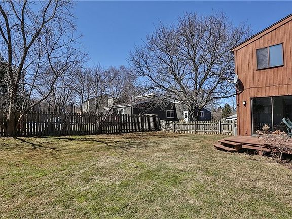3rd image of 19 Live Oak Ct