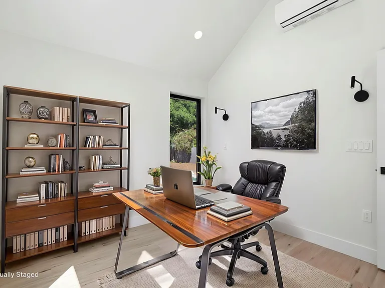 229 Steven Cir — Photo 8