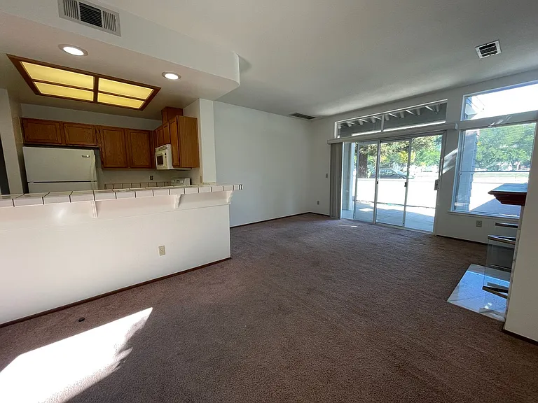 1625 Parkview Green Cir — Photo 3