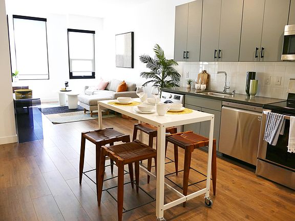 2nd image of 3345 Wilshire Blvd APT 818