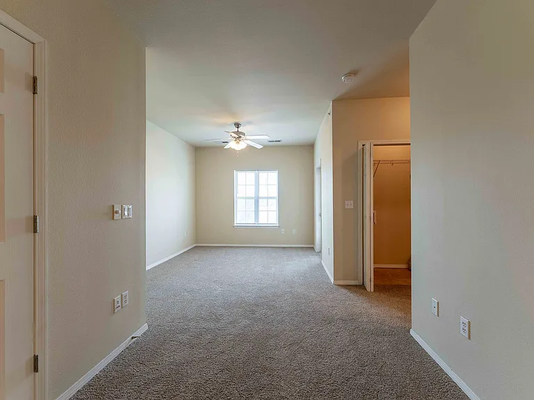 Coryell Courts Apartments — Photo 36
