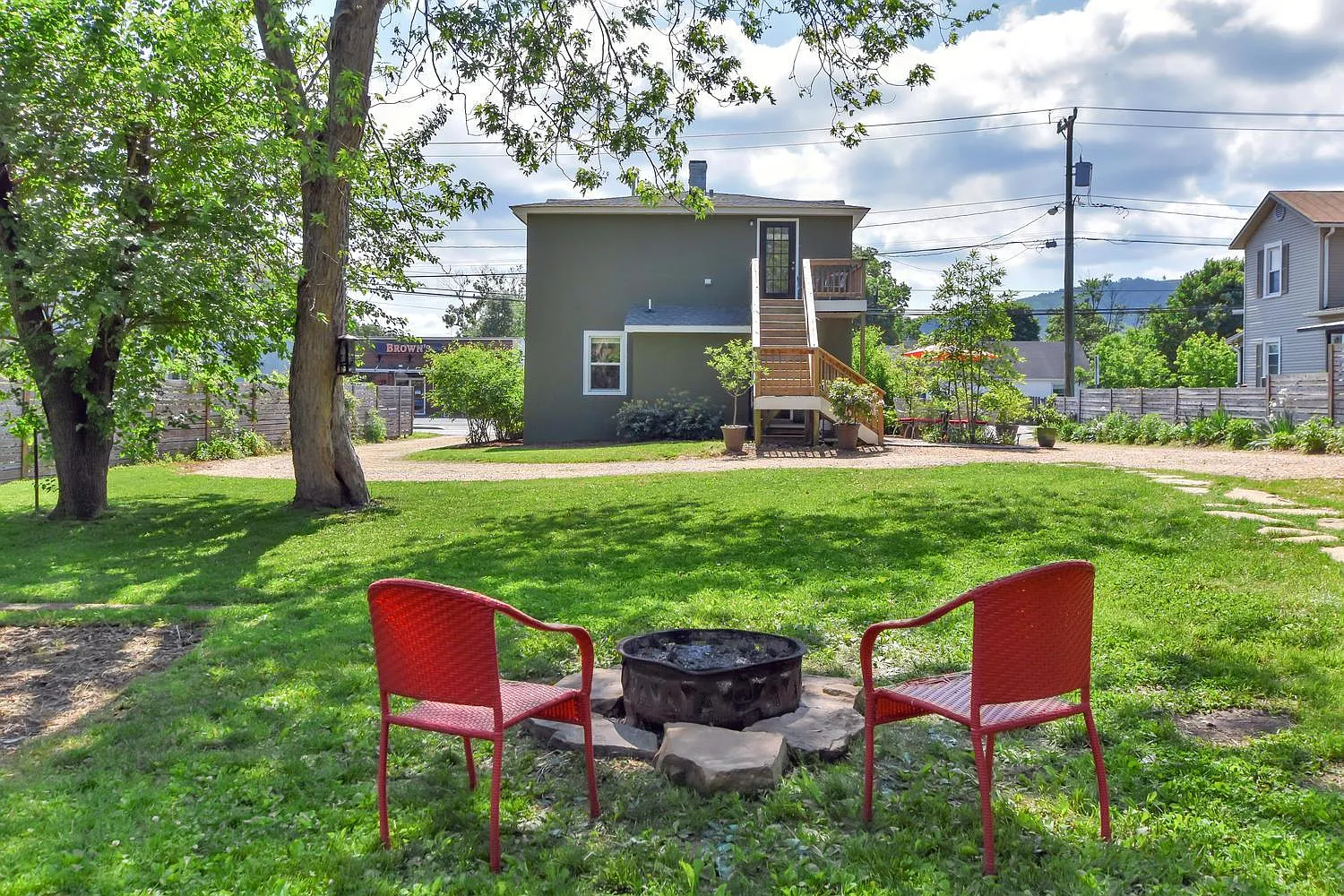 3 bed, 1833 sqft, $3,000 — Photo 2