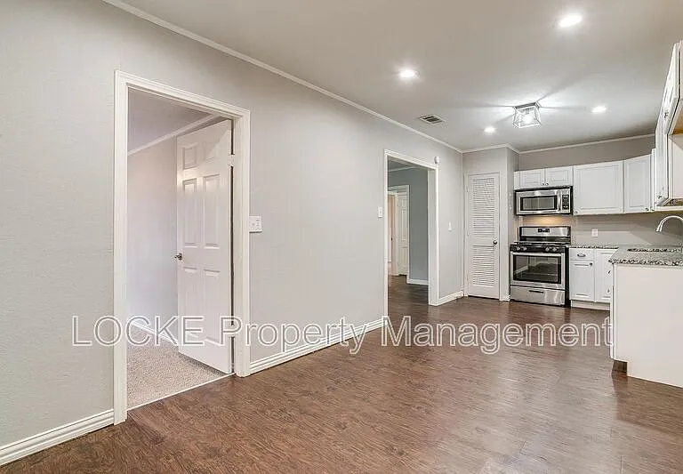 3024 8th Ave — Photo 17
