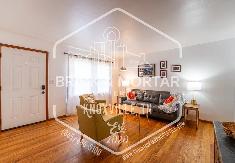 2407 Holbrook Dr — Photo 6