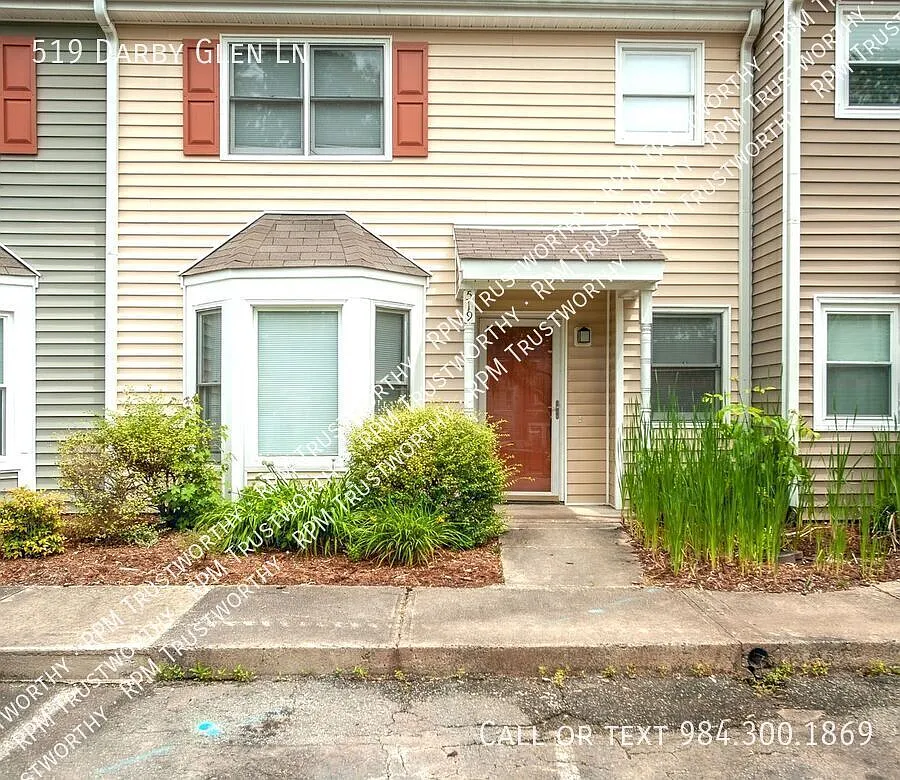 Spacious Durham Townhome in a Convenient Location — Photo 1