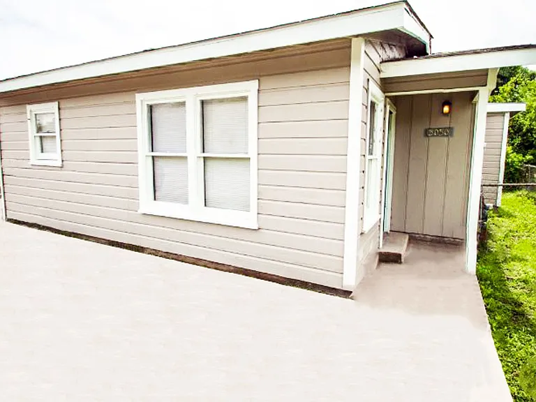 3030 Martin Luther King Dr — Photo 20