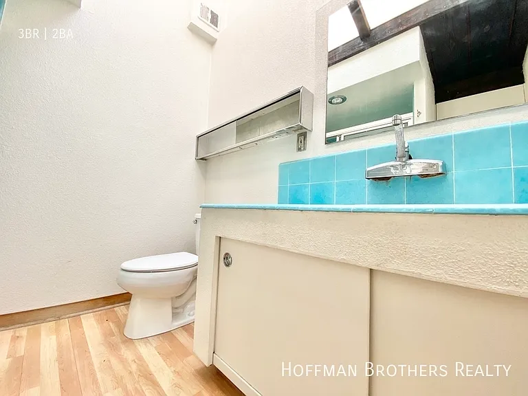 2342 Silver Ridge Ave #1 — Photo 16
