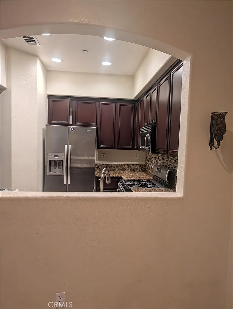 3 bed, 2.5 bath, 1346 sqft, $4,200 — Photo 3