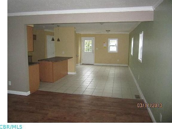 4th image of 1725 Eastbrook Dr S