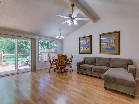 4th image of 707 NE 127th Ave
